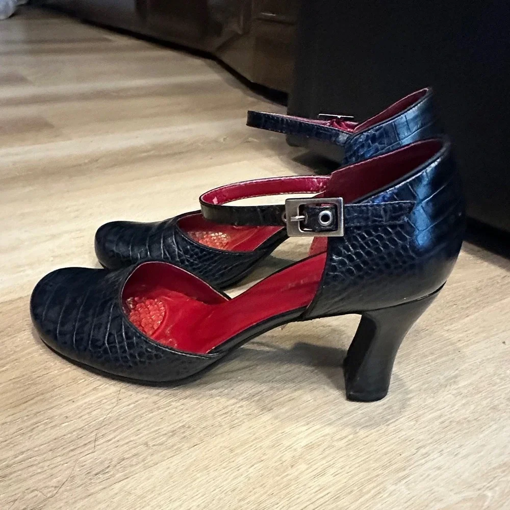 Kenneth Cole Reaction Black Croc Embossed Leather Mary Jane Heels Pumps 8 Dance